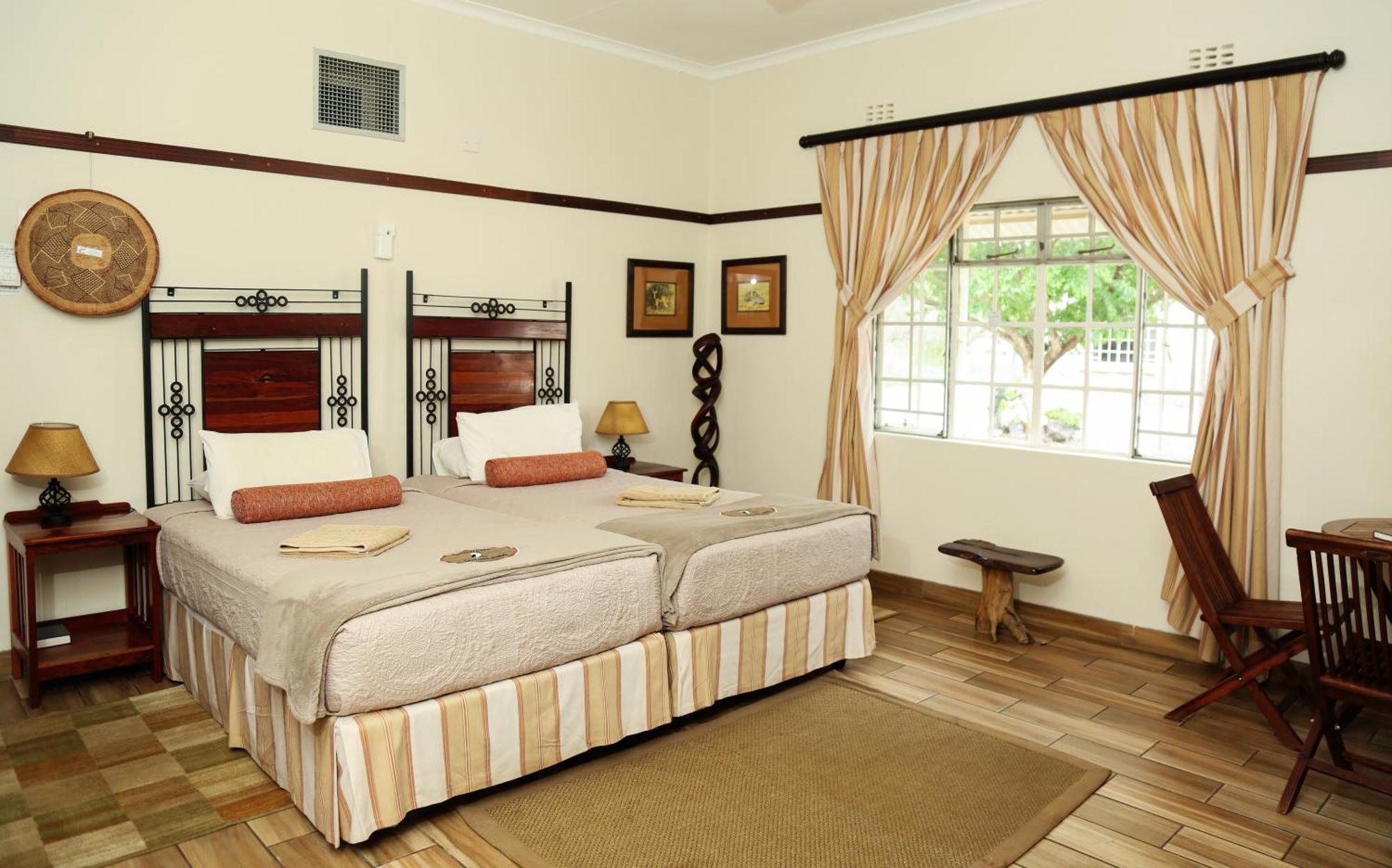 Woodlands Stop Over And Lodge Francistown Exterior photo